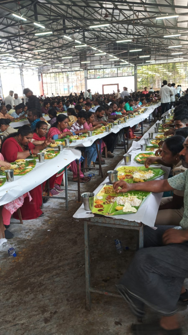Devotees throng Karikakkam Devi temple; Extensive food distribution on the occasion of the festival