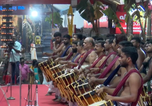 Panchari Mela at Karikakkat was amazing; Chovvallur Mohana Warrier and more than 50 artists created a complete riot