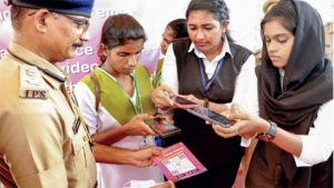&lsquo;നിർഭയം&rsquo; ആപ്&zwnj; ഇനി പ്ലേസ്&zwnj;റ്റോറിൽ; വന്&zwj;പ്രചാരണം നടത്തി പൊലീസ്
