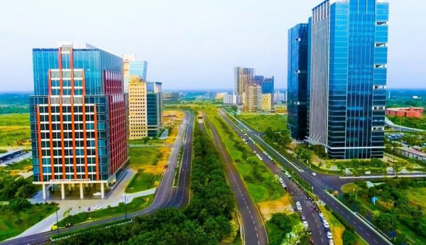 Are 'infrastructure' facilities abroad 'luxury' in India, woman criticizes, netizens respond