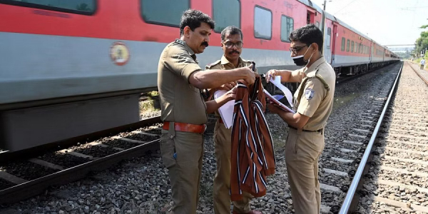 എലത്തൂർ ട്രെയിൻ തീവെപ്പ് സംഭവത്തിൽ ദില്ലി കേന്ദ്രീകരിച്ച്  വിവര ശേഖരണം ഊർജ്ജിതം