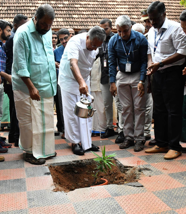 പരിസ്ഥിതി ദിനാഘോഷം മുഖ്യമന്ത്രി ഉദ്ഘാടനം ചെയ്തു