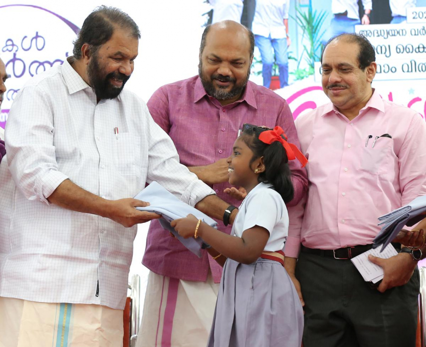 വിദ്യാർഥികൾക്ക് സൗജന്യ കൈത്തറി യൂണിഫോം വിതരണം: മന്ത്രി വി ശിവൻകുട്ടി