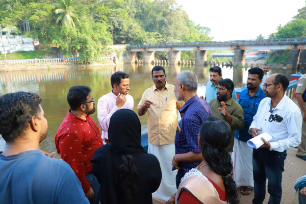 അരുവിക്കര ടൂറിസം വികസനവുമായി ബന്ധപ്പെട്ട് അരുവിക്കര ഡാം സൈറ്റ് വിവിധ വകുപ്പ്  ഉദ്യോഗസ്ഥരോടൊപ്പം ജി. സ്റ്റീഫൻ എം. എൽ. എ,ജില്ലാ കളക്ടർ എന്നിവർ സന്ദർശിക്കുന്നു