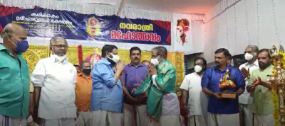 former-minister-kadakopalli-surendran-honored-senior-journalist-pothujanam-mohanan