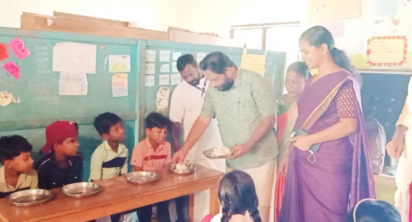 ചെമ്മരുതി ഗ്രാമ പഞ്ചായത്തിലെ ഉച്ച ഭക്ഷണ പദ്ധതി വി.ജോയ് എം.എൽ.എ ഉദ്ഘാടനം ചെയ്തു