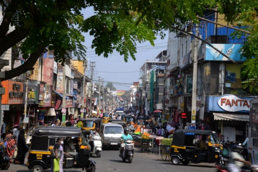 ഓണക്കാലത്ത് വ്യാപാര മേഖല സംഘർഷഭരിതമാക്കരുത്  ടെസ്റ്റ് പർച്ചേസിൻ്റെയും പ്ലാസ്റ്റിക് നിരോധനത്തിൻ്റെ പേരിലും വ്യാപാരികളെ പീഡിപ്പിക്കുന്നു - രാജു അപ്സര