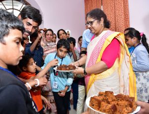 &#039;ആകാശഗംഗ&#039; യാത്രയുമായി ഭിന്നശേഷി കുട്ടികളുടെ സംഘം മന്ത്രി മന്ദിരത്തിൽ; മാതൃകാപരമായ സംരംഭമെന്ന് മന്ത്രി ഡോ. ആർ ബിന്ദു