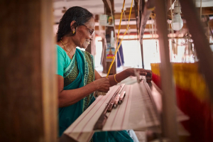 ഓണത്തിനു മുൻപ് കൈത്തറി തൊഴിലാളികൾക്ക് മൂന്നു മാസത്തെ വേതനം നൽകുമെന്ന് വ്യവസായ മന്ത്രി