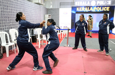 Defenses can be learned; Women policemen are ready to teach in Kanakakunn