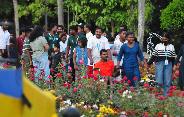 വസന്തക്കാഴ്ചകൾ ആസ്വദിക്കാൻ പാളയം സെന്റർ ഫോർ റീഹാബിലിറ്റിഷൻ ഓഫ് ഡിഫറന്റ്ലി ഏബിൾഡിലെ കുട്ടികളെത്തി.